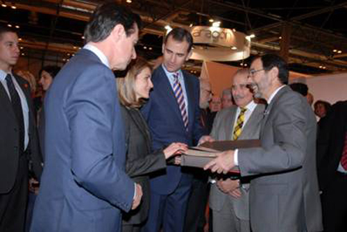 Turismo y viajes en FITUR 2012. El Castillo de Olite en manos de los Príncipes de Asturias.