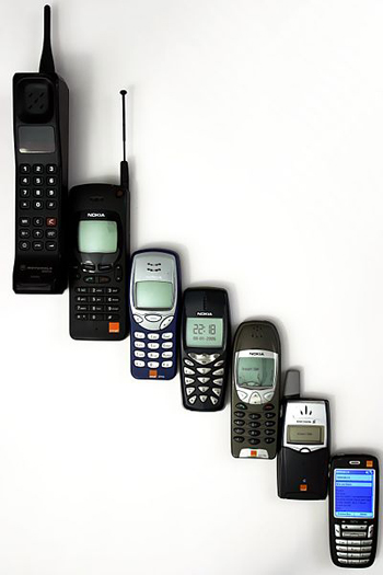400px-Mobile_phone_evolution